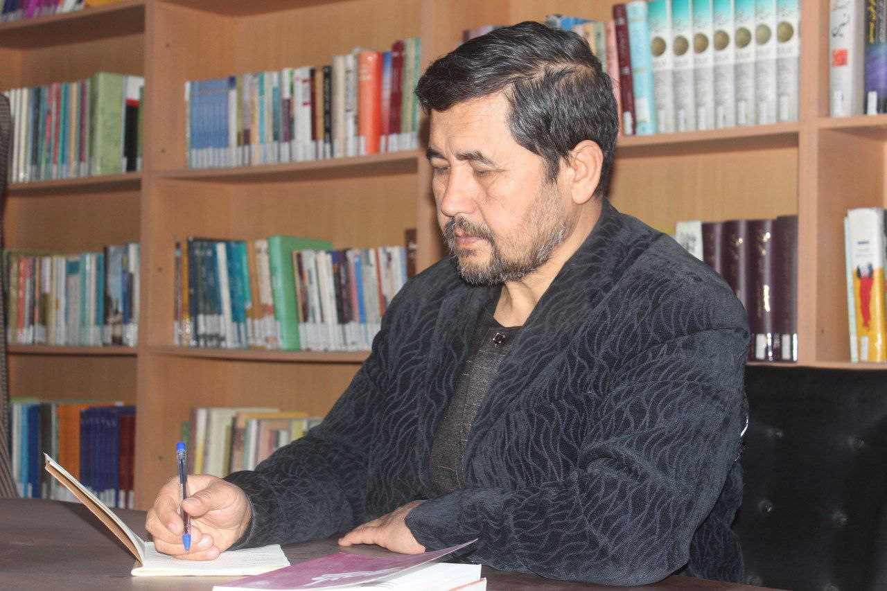 تقی واحدی از نویسندگان افغانستان